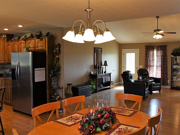 3rd image of 40 Tucker Ln