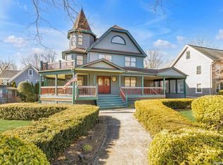 11 Summit Ave, Northport, NY 11768