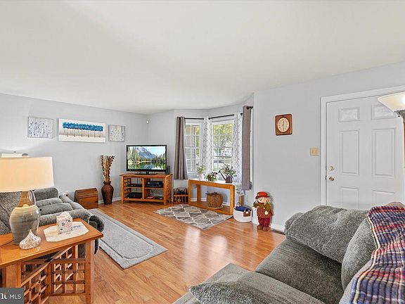 5th image of 715 Victoria Ct