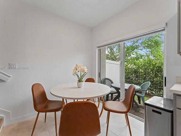 336 NW 8th Ct — Photo 7