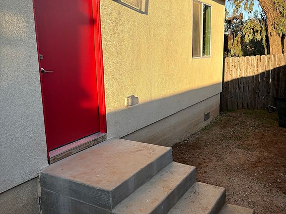 2nd image of 2227 Prospect St #102