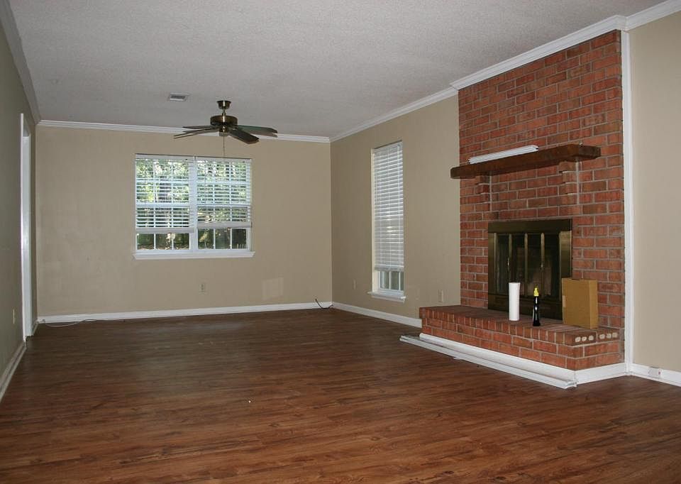 2nd image of 4235 Fairfield Cir
