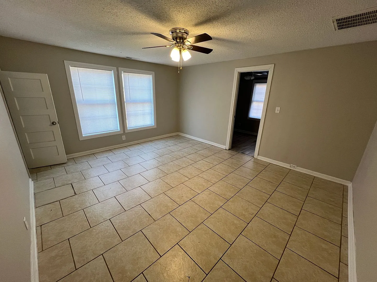 48 Julian Street — Photo 2