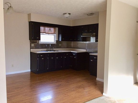 4th image of 39 Pine Dr