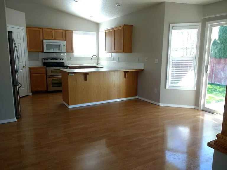 Kitchen + dining area