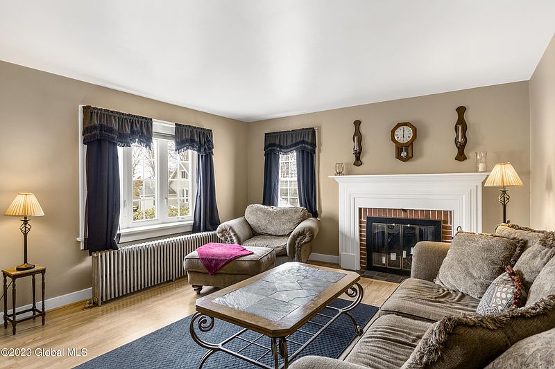4th image of 105 Gordon Road