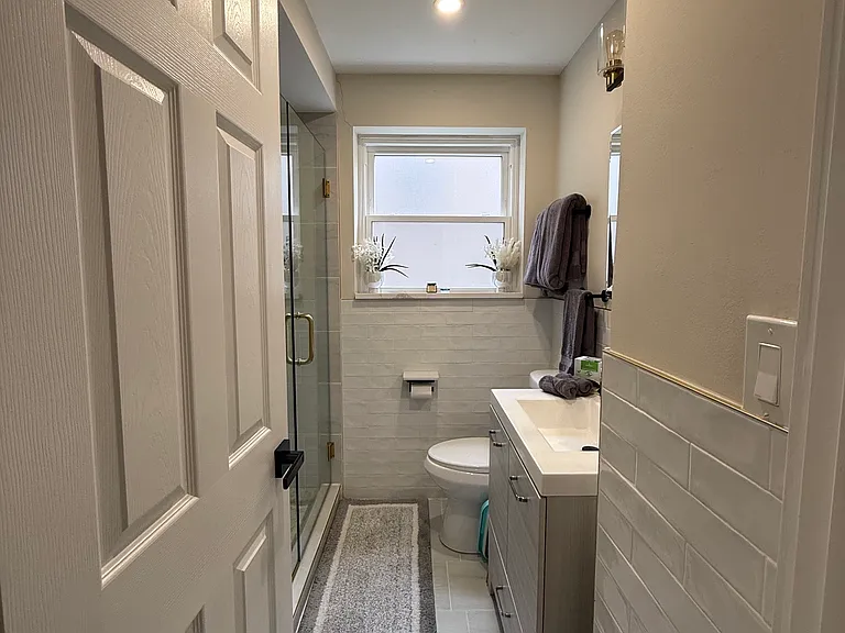 2607 W Rascher Ave #1 — Photo 3