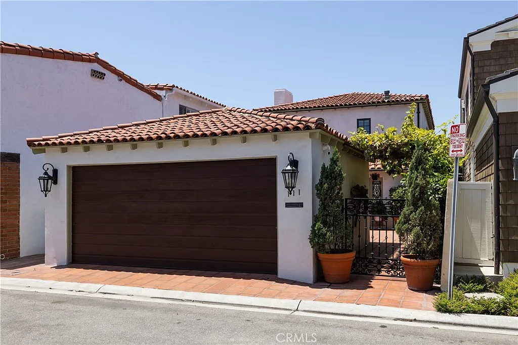 3 bed, 1566 sqft, $12,000 — Photo 1