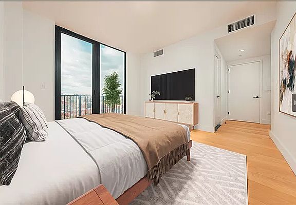 2nd image of 224 W 124th St #1724