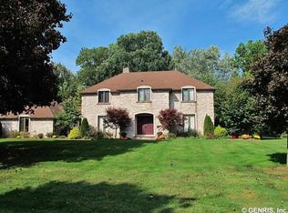 11 Old Landmark Dr, Rochester, NY 14618