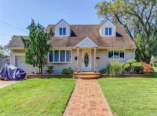 3036 Erwin Pl, Oceanside, NY 11572