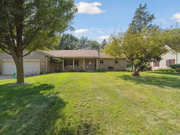 12570 McKouen Dr, Dewitt, MI 48820