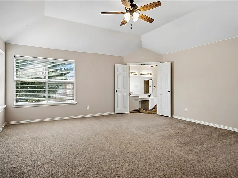 2413 Aberdeen Ave — Photo 8