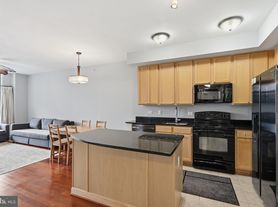 2720 S Arlington Mill Dr, Arlington, VA