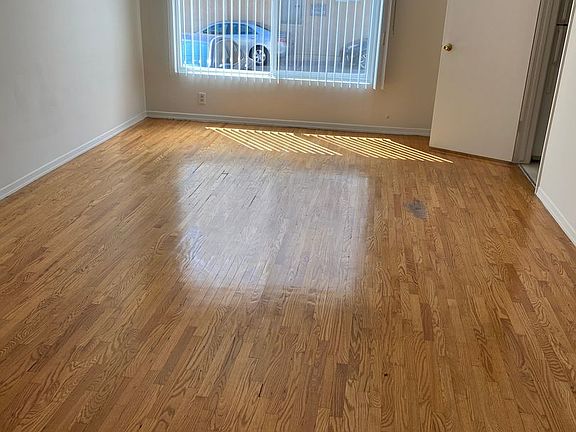 3rd image of 1219 Granville Ave #4