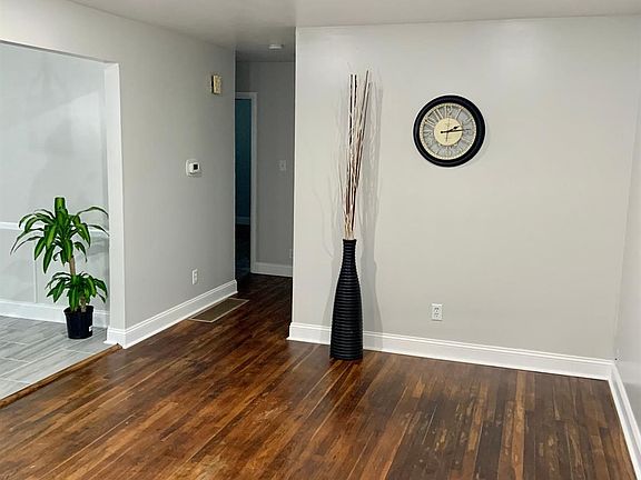 3rd image of 493 Lamont Dr
