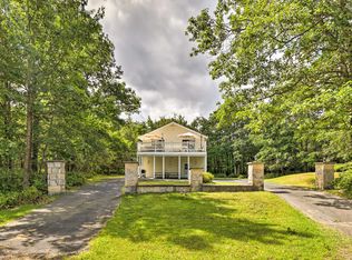 1221 Ironwood Ct, Long Pond, PA