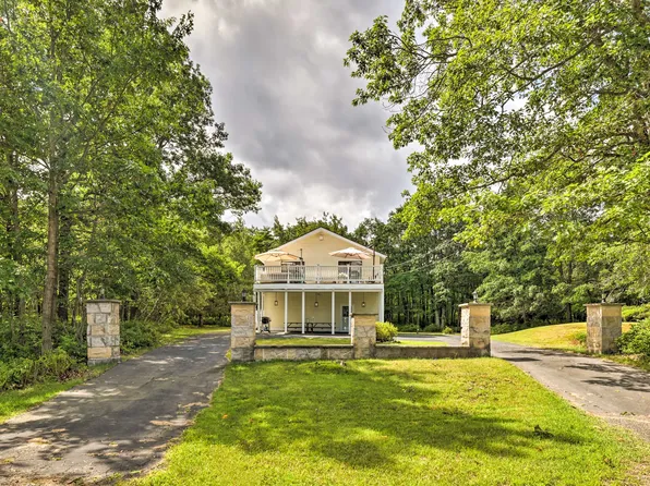 1221 Ironwood Ct, Long Pond, PA 18334