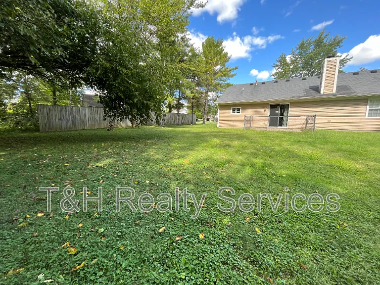 6528 Adamson Ct — Photo 17