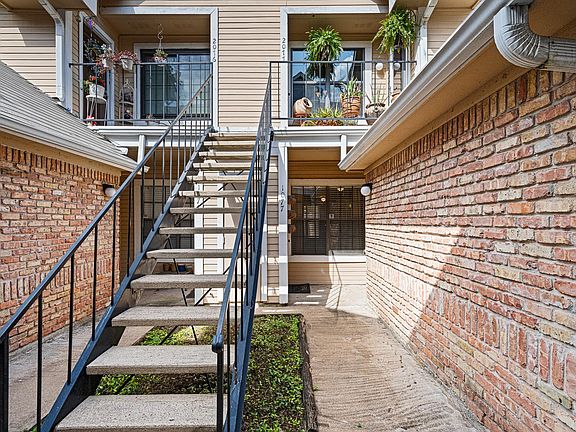 3rd image of 2300 Old Spanish Trl APT 1077