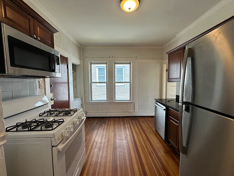 765 Broadway #6 — Photo 3