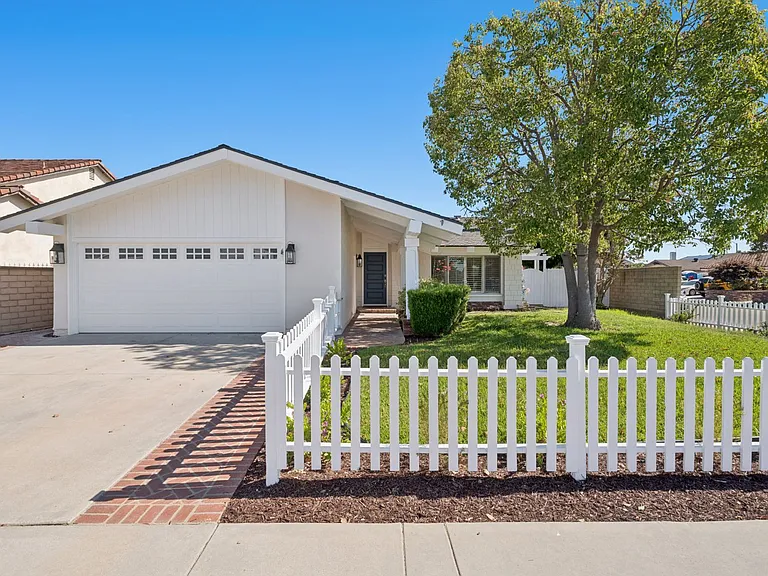 8822 Bellshire Dr — Photo 1
