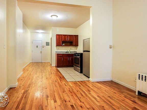 3rd image of 188 Scholes St APT 1R