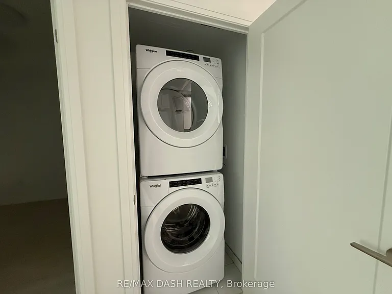 20 Soudan Ave #1906 — Photo 13