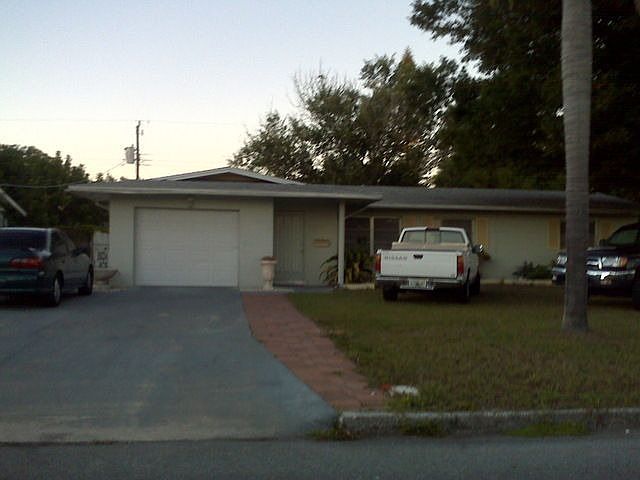 1st image of 3212 23rd Ave W