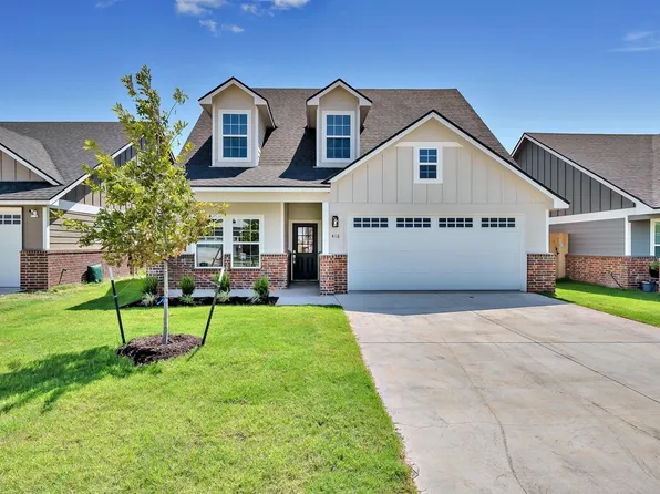 418 Travis Dr, McGregor, TX 76657