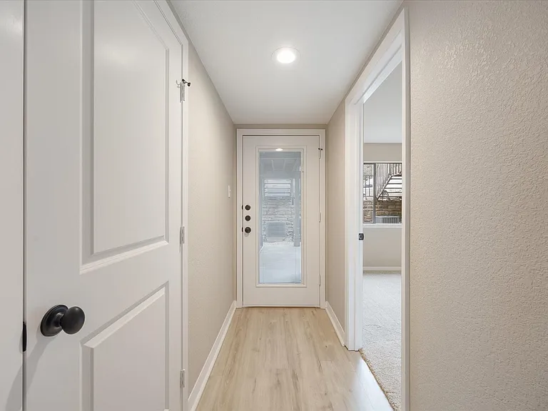 1041 Signal Ridge Pl — Photo 2