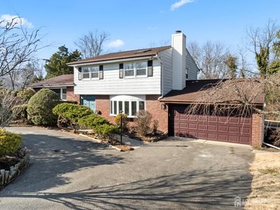 41 Agate Rd, East Brunswick, NJ, 08816