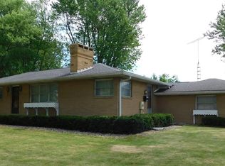 1020 S Hackman St, Staunton, IL 62088