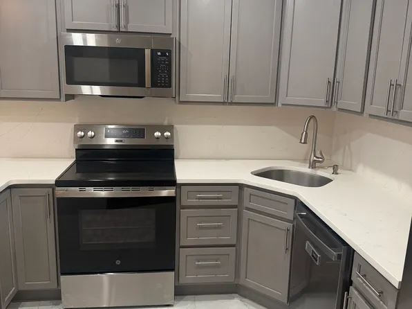 47-31 213th St #2, Bayside, NY 11361