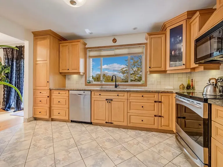 209 Willowdale Ave — Photo 14