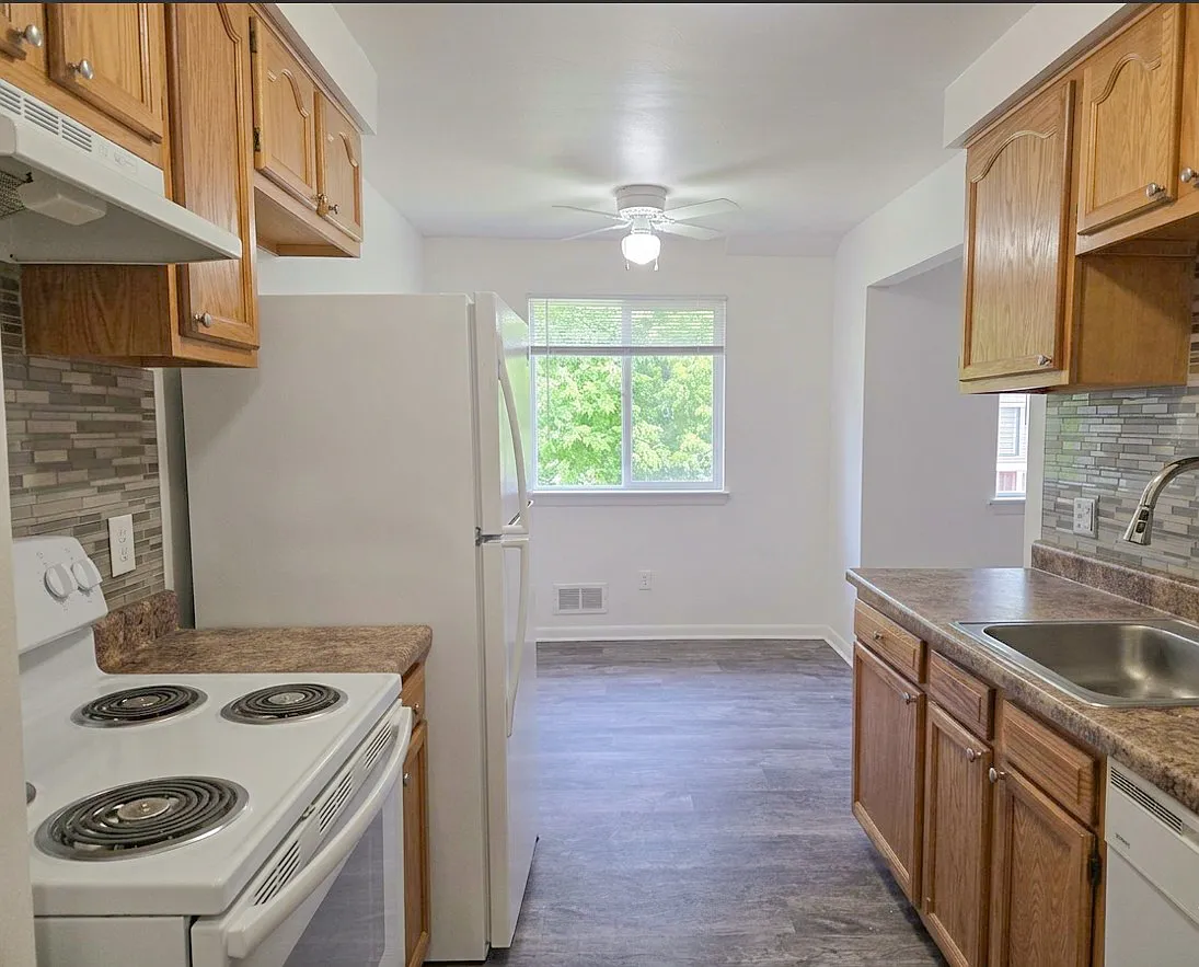 East Ridge Manor Apartment Homes — Photo 3