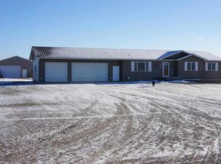 5415 35th St SW, Minot, ND 58701