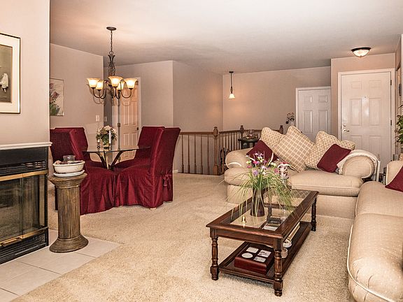 5th image of 1823 W Ashbury Ln #2-3