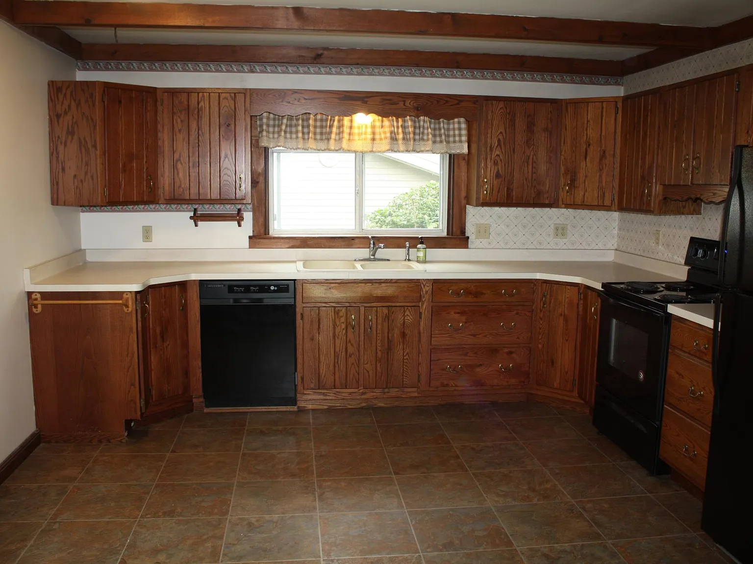 3 bed, 1592 sqft, $2,600 — Photo 4