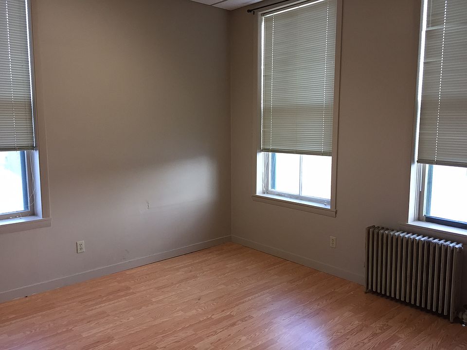 2nd image of 435 Main St APT C