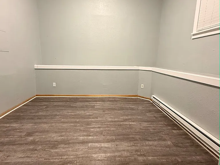 1 bedroom, high ceiling, cozy