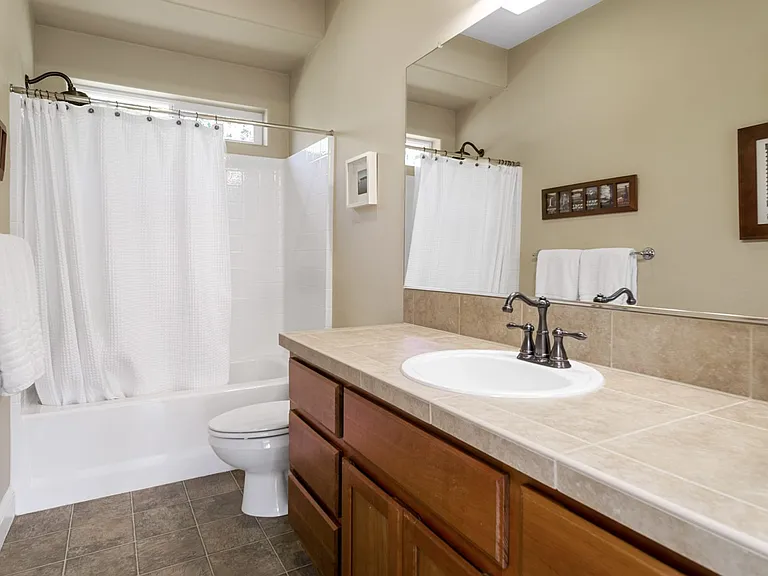 7068 SW Valenta Ct — Photo 22