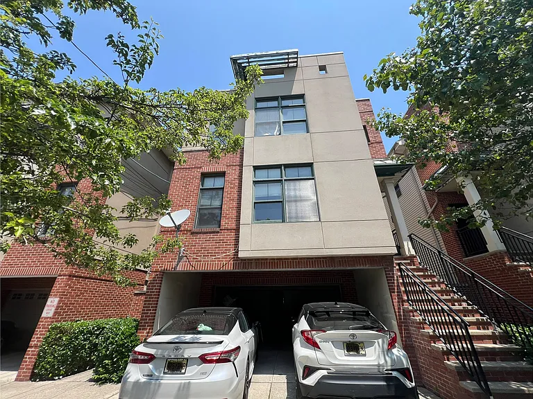 606 90th St — Photo 1