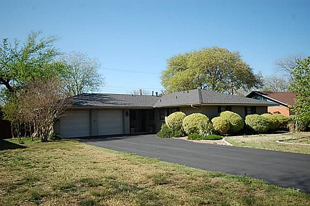 1st image of 3326 Parkcrest Dr