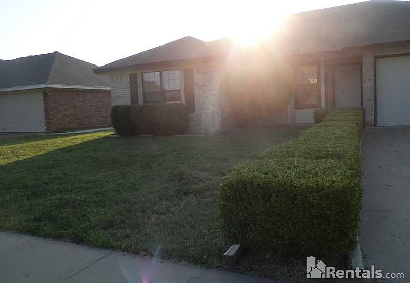1st image of 3306 Christie Dr