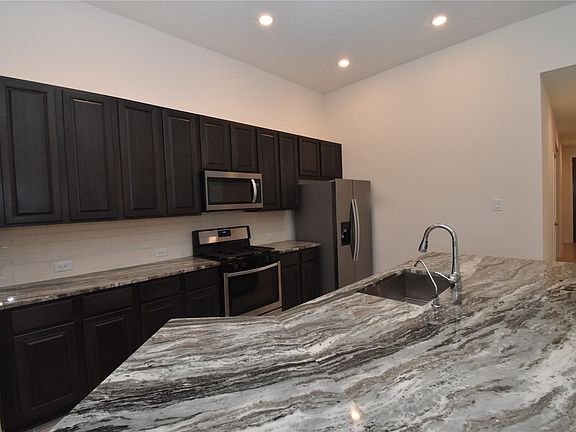 4th image of 39205 Canyonville Ct