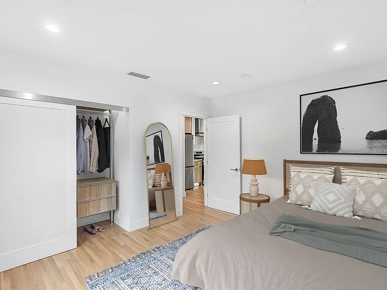 1022 Pacific St — Photo 3