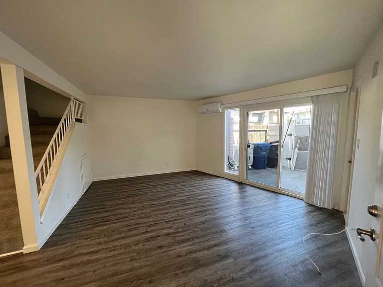 10418 Stratton Ct — Photo 4