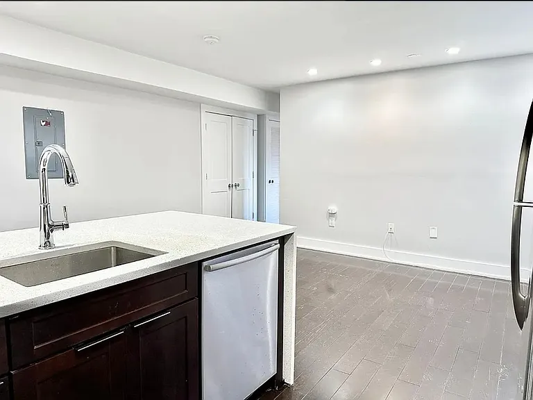 626 Independence Ave SE #205 — Photo 8