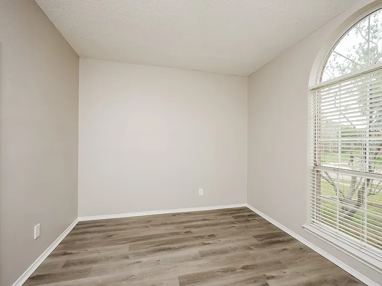 1330 Bogard Ln — Photo 12